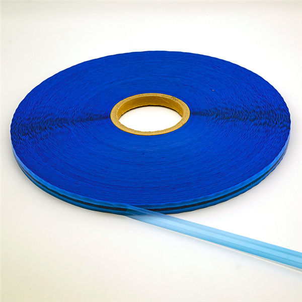 Sachet en plastique emballant la bande de scellement rescellable